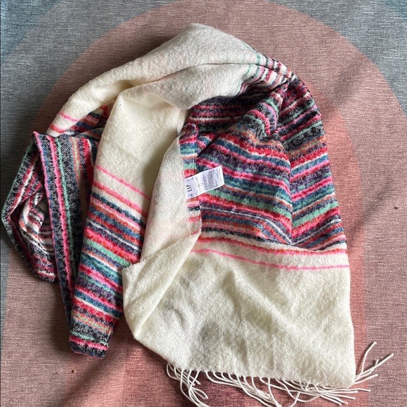GAP Large Soft Cream Knit Fringe Scarf - Picture 2 of 5